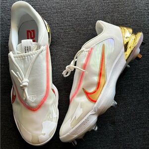 Nike Force Zoom Trout 8 Pro Playoff Pack White/Gold Metal Baseball Cleats Sz 12